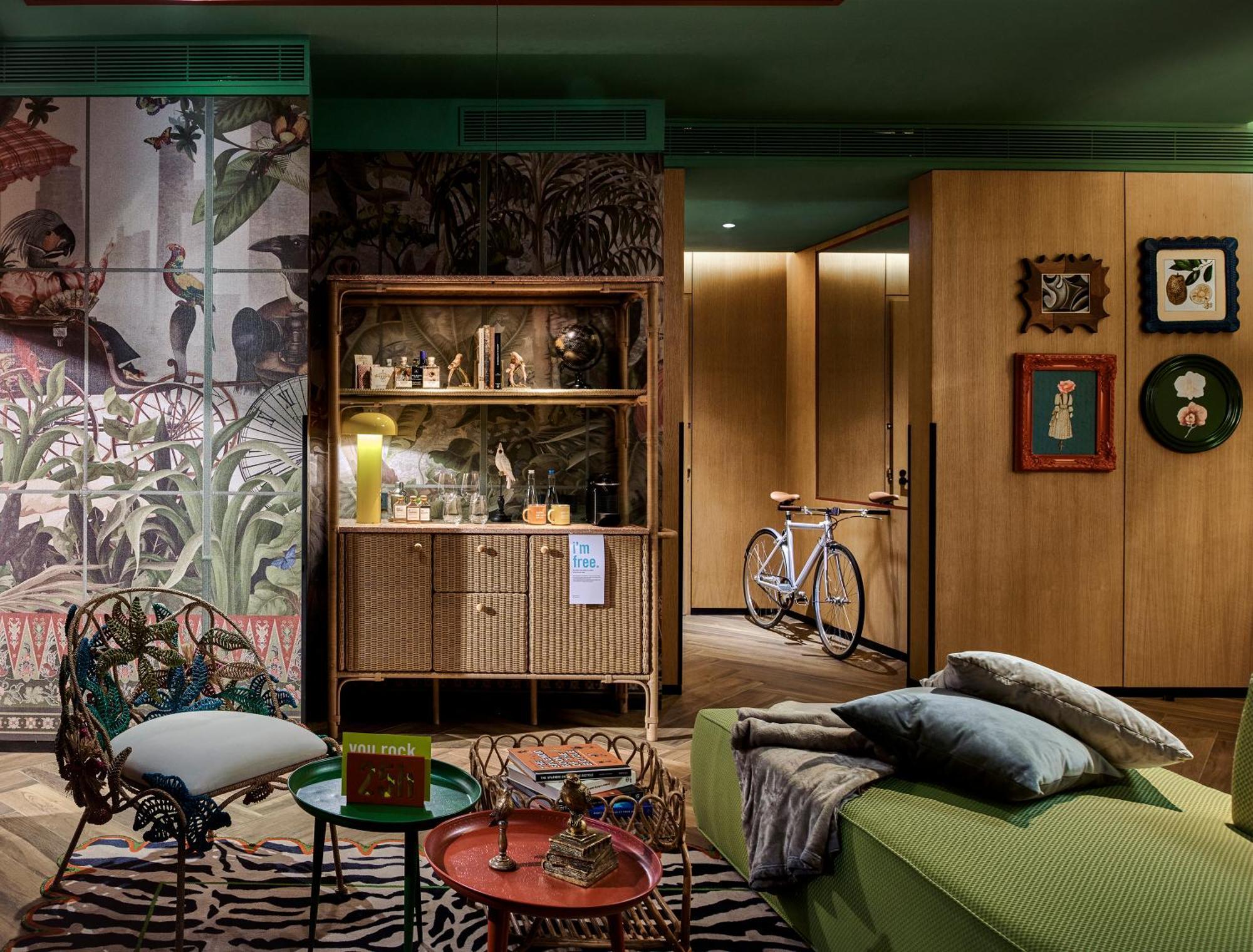 25Hours Hotel Jakarta The Oddbird Exterior photo