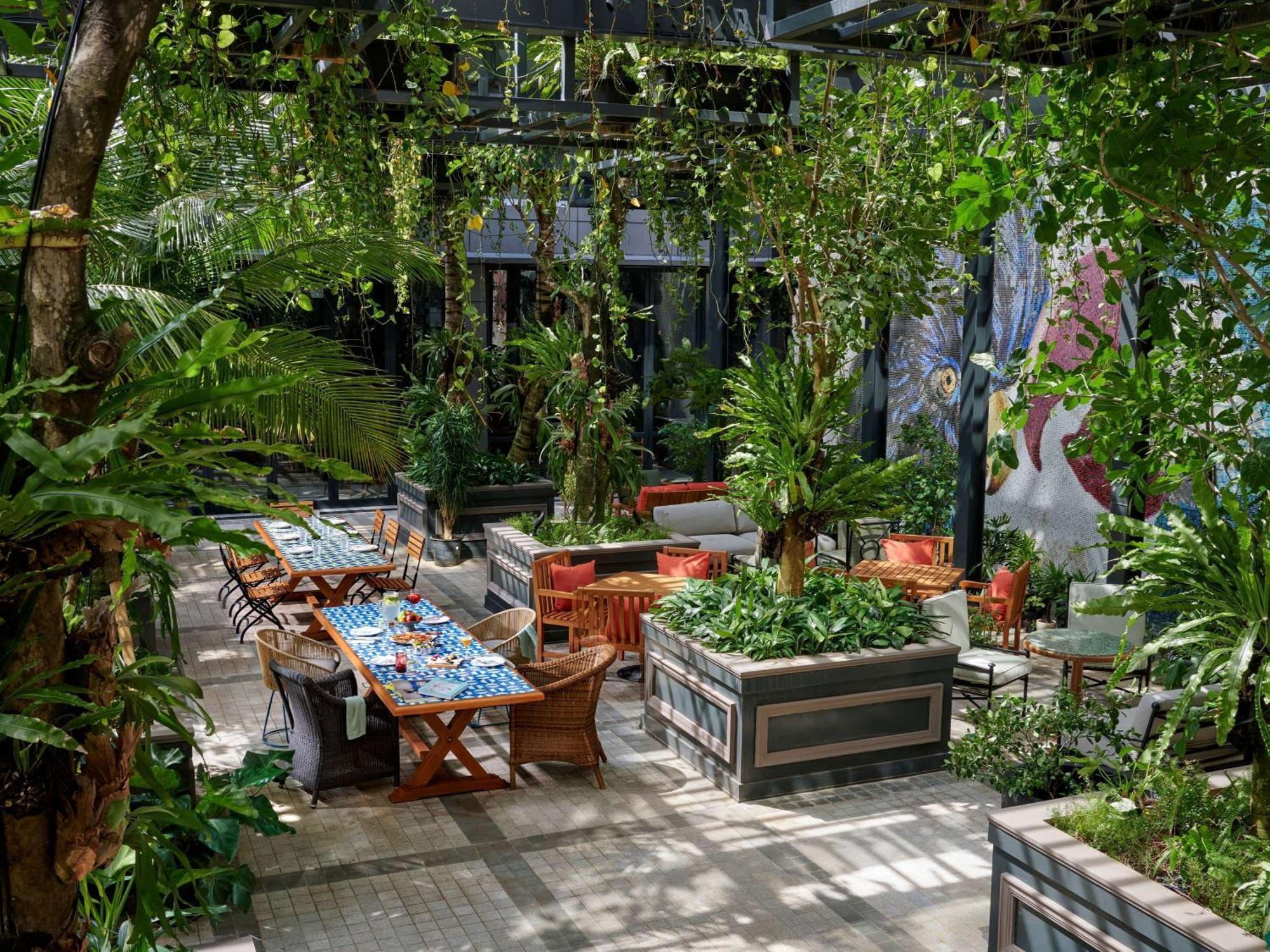 25Hours Hotel Jakarta The Oddbird Exterior photo